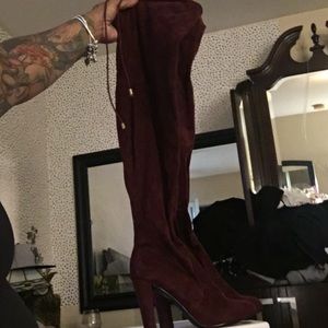 Long round toe suede boots